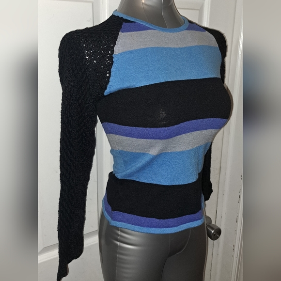 🆕️Retro Blue Ice Sweater w Black Raglan Sleeves Sz M NWT - Picture 5 of 10
